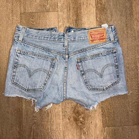 Levi cut off shorts - Picture 3 of 3
